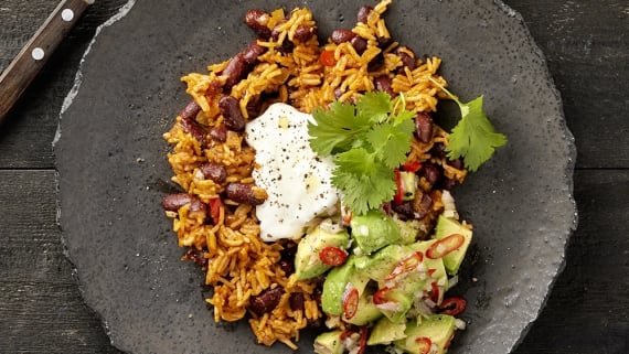 Mexikanskt ris med bönor och avokadosalsa