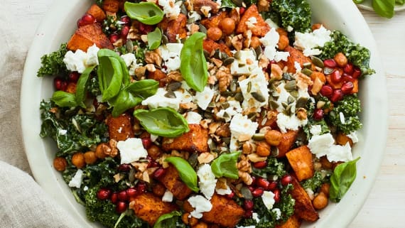 Bowl med sötpotatis, kikärtor och fetaost