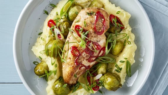 Chilistekt kyckling med apelsinbakad brysselkål