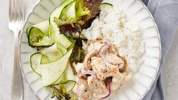 Svamp- och kycklinggryta med zucchinisallad