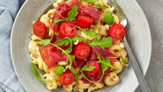 Pasta med kronärtskocka och bresaola