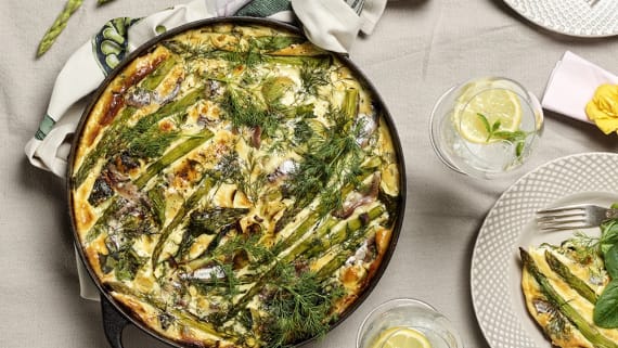 Potatis- och sparrisomelett med ansjovis