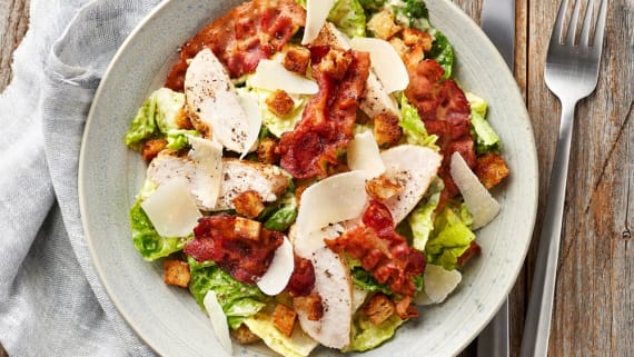 Caesarsallad med kyckling och bacon
