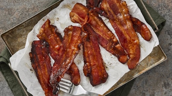 Colamarinerat bacon