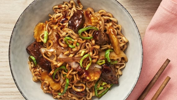 Wokad biff med nudlar