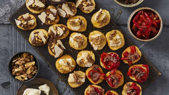 Crostini med olika toppings