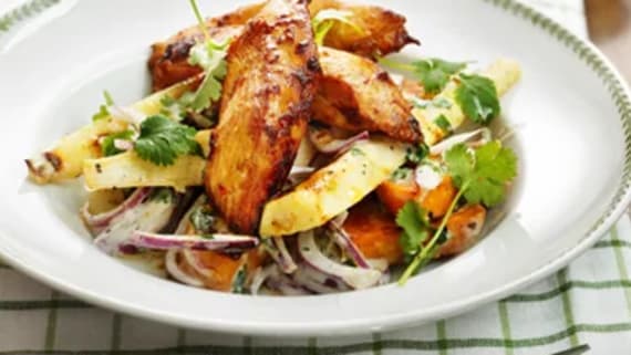 Kycklingfilé med sötpotatissallad och yoghurt