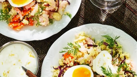 Couscous med räkor och yoghurtsås