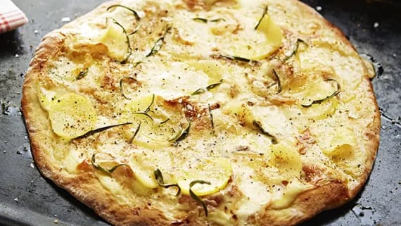 Pizza bianca med potatis och palsternacka