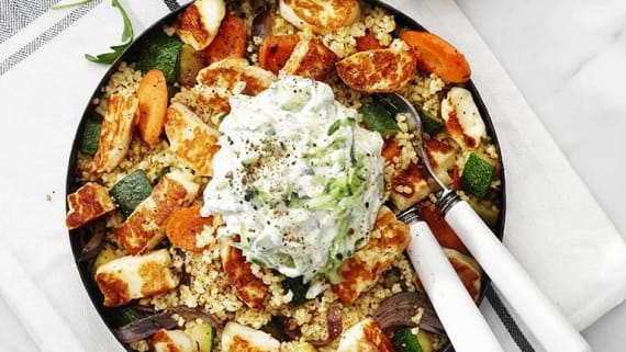 Halloumisallad med citron- och gurkröra