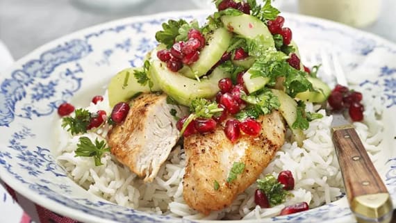 Kyckling med granatäppelsallad och kikärtsröra