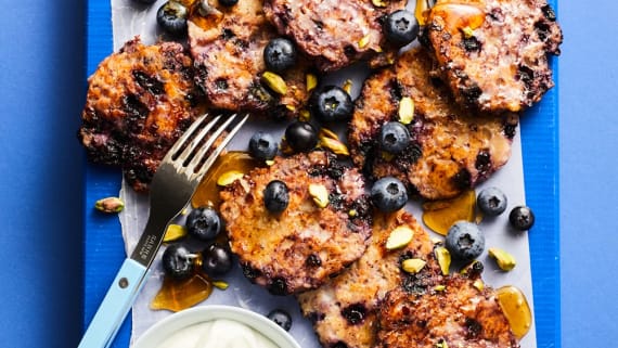 Plättar med blåbär och nötter