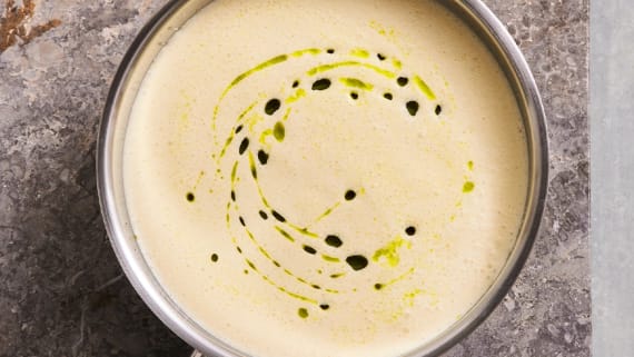 Lyxig vitvinssås på egen fond