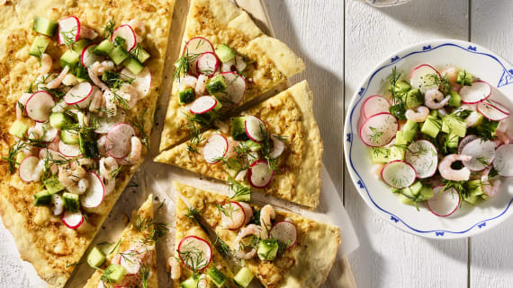 Pizza bianca med räkor, dill och citron