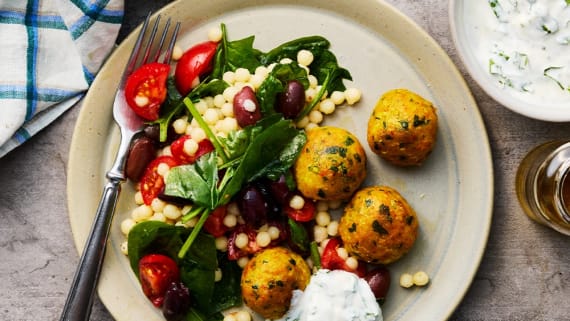 Fiskbullar med chermoula och myntayoghurt