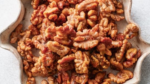 Apelsin- och rosmarinkryddade valnötter