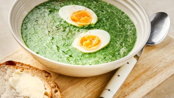 Spenatsoppa med ägg