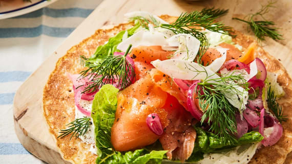 Pannkakswraps med rökt lax