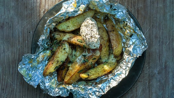 Potatisknyten på grillen och aioli med Västerbottensost