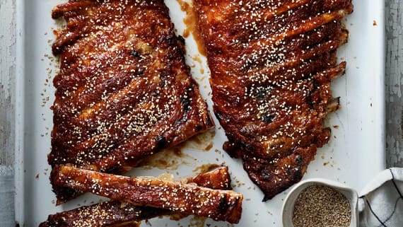 Revbensspjäll med miso, lönnsirap och ingefära