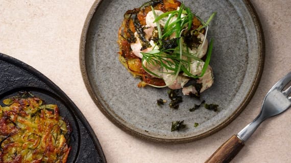 Små rårakor med sjögrässallad och räkröra