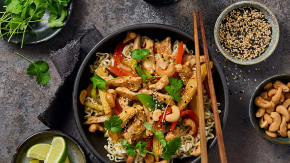 Kycklingwok med nudlar