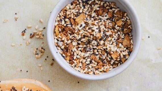 Everything seasoning till bagels