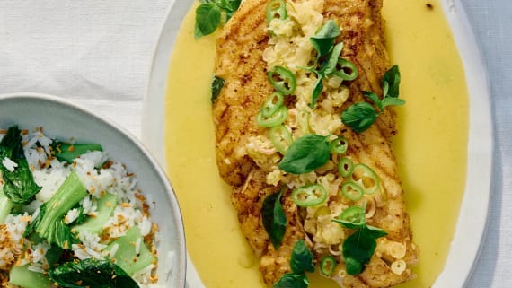 Kolja meunière med aromatisk smörsås, rostat jasminris och pak choi