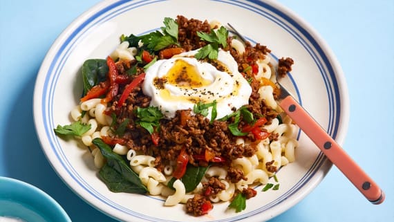 Makaroner med kryddig färs och brynt myntasmör