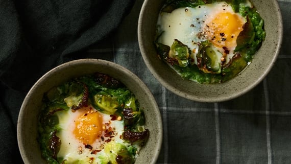 Grön shakshuka med paprika och brysselkål