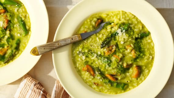 Grön sparrisrisotto med musslor