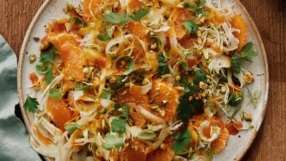 Kålsallad med clementin och saffransdressing