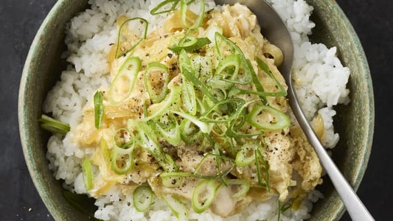 Oyakodon - japansk bowl med kyckling och ägg