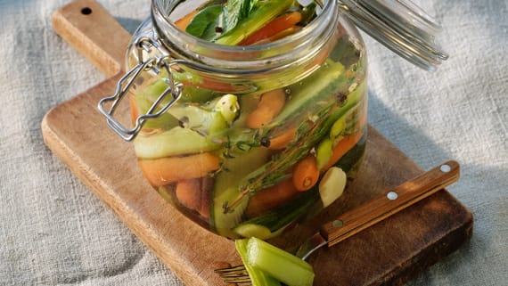 Giardiniera-picklade trädgårdsgrönsaker