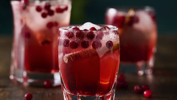 Bubblig lingondrink med kanel och ingefära