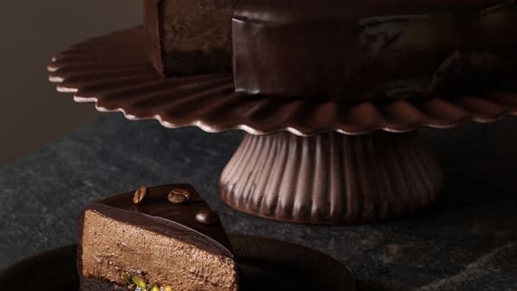 Choklad- och kaffemoussetårta på browniebotten