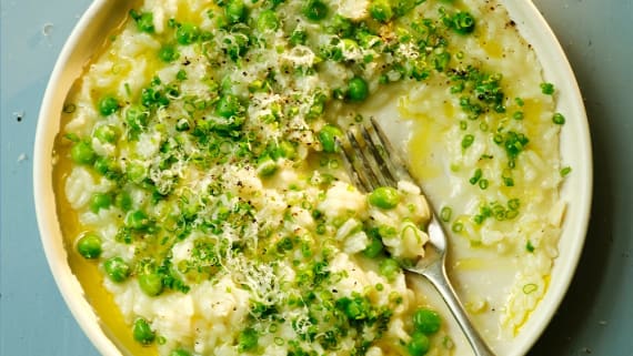 Enkel risotto med ärtor och gräslök