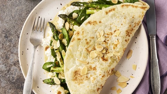 Piadina med sparris, getost och mandel