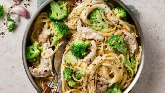 Enkel broccolipasta med kyckling och cream cheese