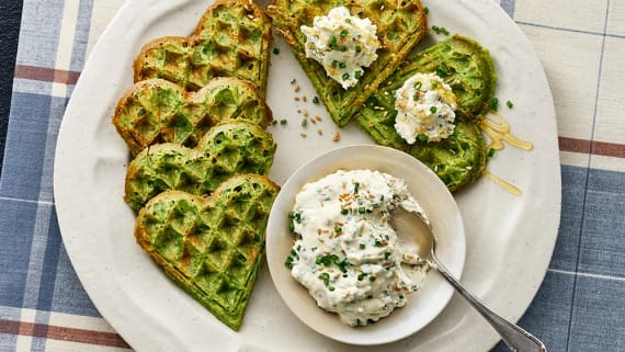 Spenatvåfflor med fetaoströra