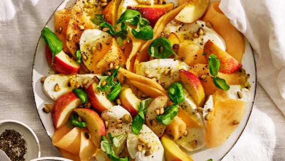 Caprese med mozzarella, persika och melon