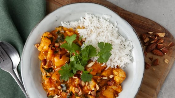 Enkel blomkåls- och potatisgryta