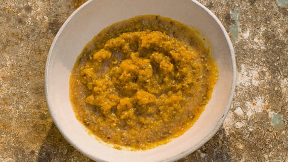 Syrlig thaimarinad med gurkmeja och citrongräs