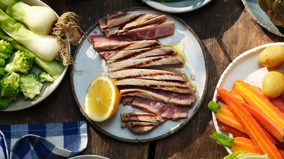 Grand aioli med grönsaker och grillad tonfisk