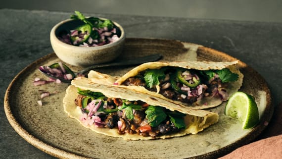 Taco med kryddiga svarta bönor