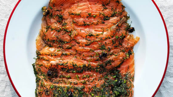 Citrusgravad lax med enbär och dill