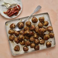 Köttbullar med fetaost och soltorkad tomat