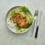 Bulgur- och halloumifritters med pestokräm