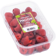 En plastförpackning med hallon och en etikett som visar produktnamnet 