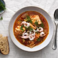 Fisksoppa med tomat, fänkål och inkokt lax